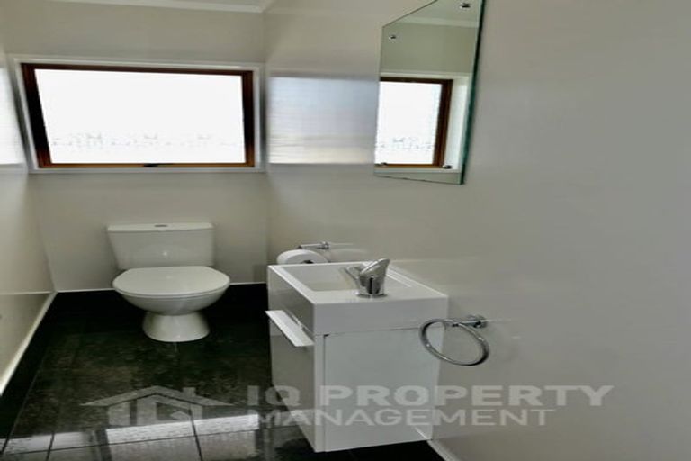 Photo of property in 2/77 Prince Regent Drive, Half Moon Bay, Auckland, 2012