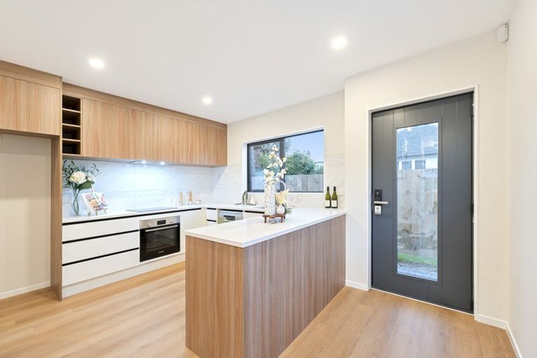 Photo of property in 35c Hereford Street, Te Atatu Peninsula, Auckland, 0610