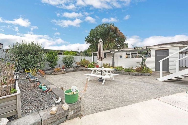 Photo of property in 12 Suwyn Place, Weymouth, Auckland, 2103