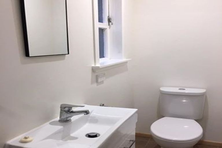 Photo of property in 221a Karori Road, Karori, Wellington, 6012