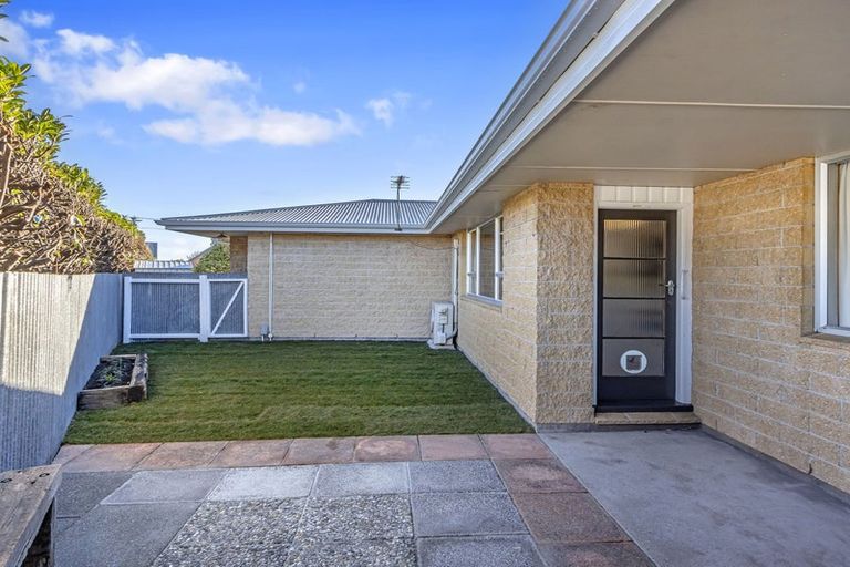 Photo of property in 2/40 Aylmer Street, Somerfield, Christchurch, 8024