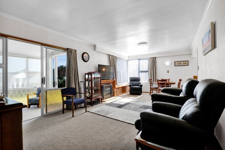 Photo of property in 2 Turuturu Road, Hawera, 4610