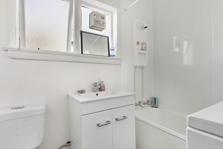 Photo of property in 1/57 Hawker Street, Mount Victoria, Wellington, 6011