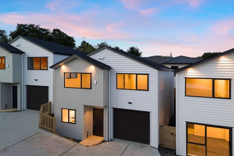 Photo of property in 5b Topliss Drive, Northcross, Auckland, 0632