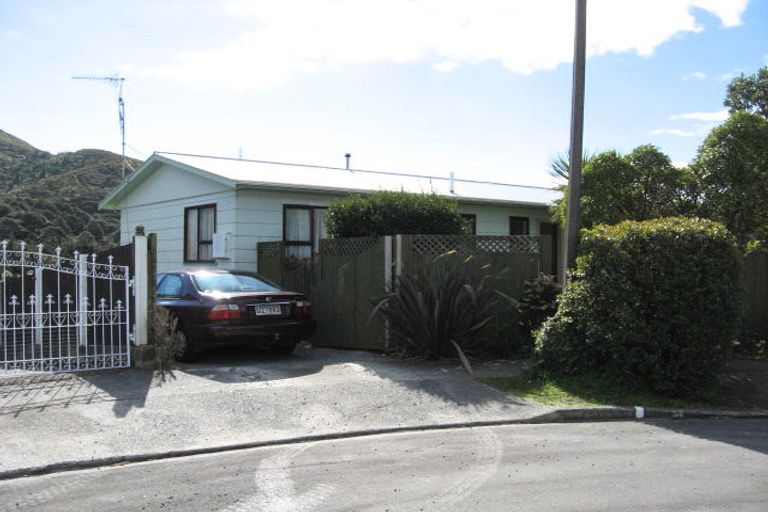 Photo of property in 31 Newburn Grove, Wainuiomata, Lower Hutt, 5014