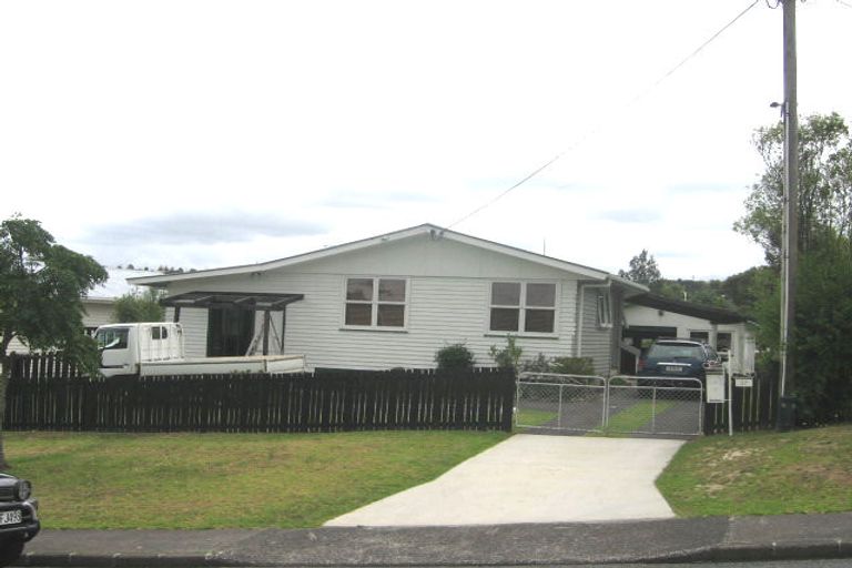 Photo of property in 37 Peach Road, Glenfield, Auckland, 0629