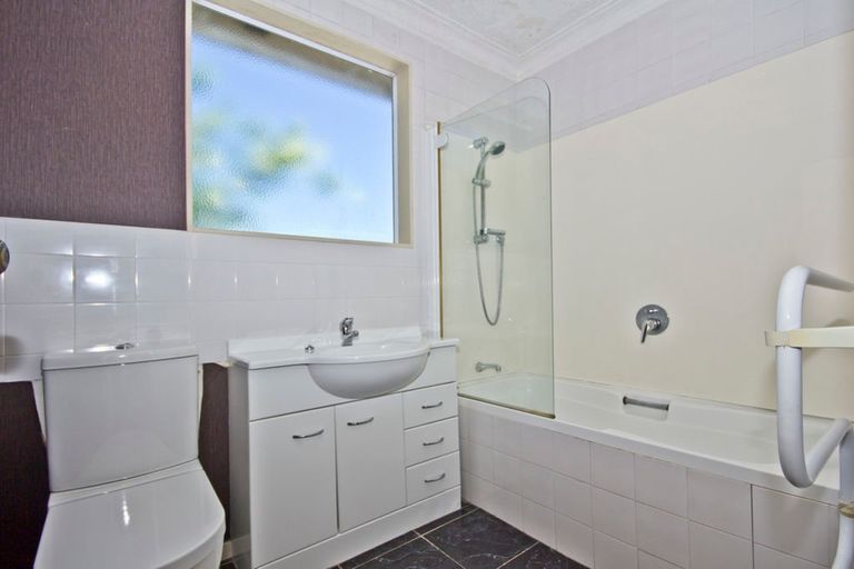 Photo of property in 41 Pleasant Road, Glen Eden, Auckland, 0602