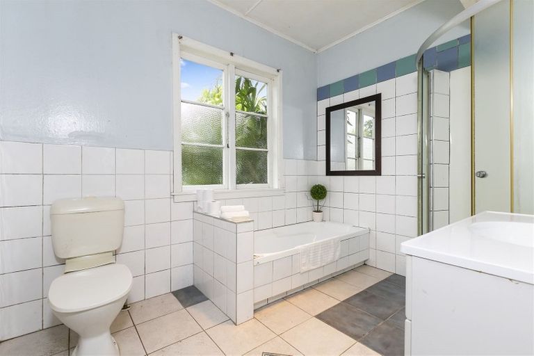 Photo of property in 1/11 Royton Avenue, Mangere East, Auckland, 2024