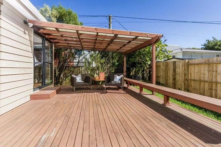 Photo of property in 1/164 Nile Road, Milford, Auckland, 0620