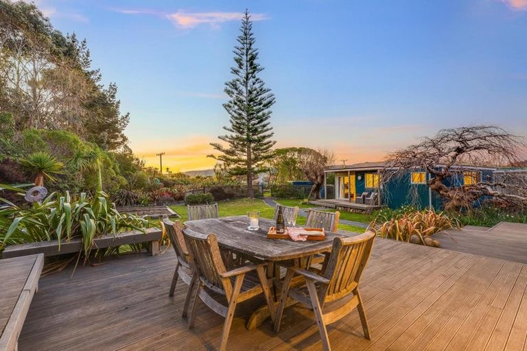 Photo of property in 21 Paekakariki Hill Road, Pauatahanui, Porirua, 5381