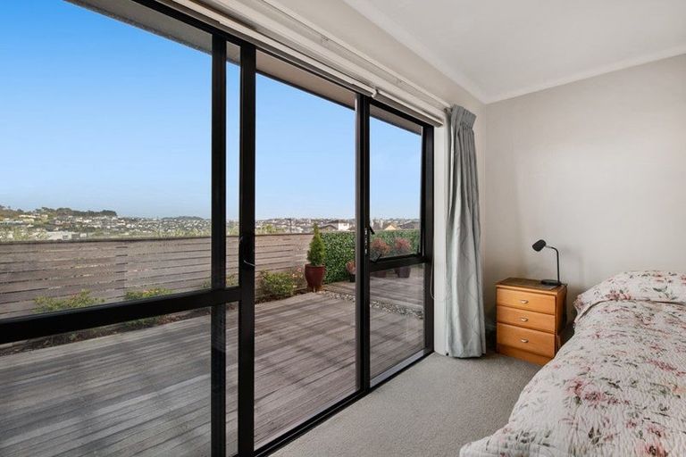 Photo of property in 16 Seamount Drive, Red Beach, 0932