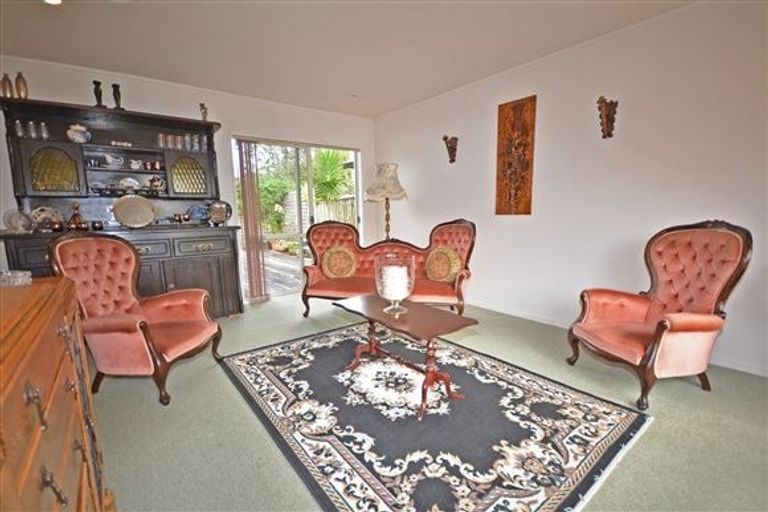 Photo of property in 5 Tokay Place, Huapai, Kumeu, 0810