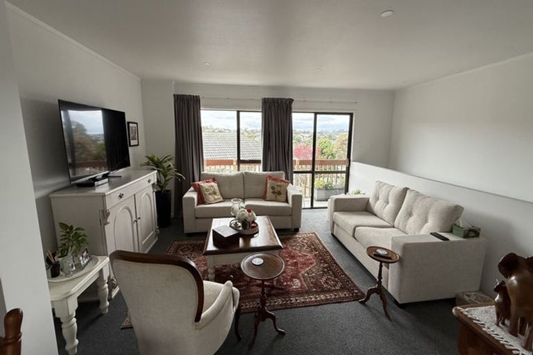 Photo of property in 2/15 Louise Place, Browns Bay, Auckland, 0630