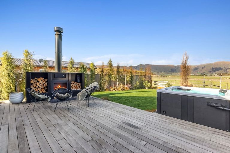 Photo of property in Luggate Park, 32 Cooper Crescent, Luggate, Wanaka, 9383