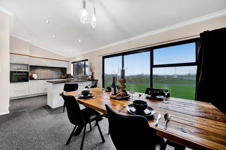 Photo of property in 121 Mercade Close, Stratford, 4332