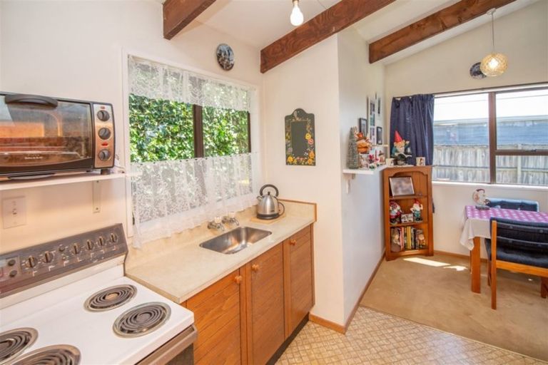 Photo of property in 2/92c Englefield Road, Northwood, Christchurch, 8051