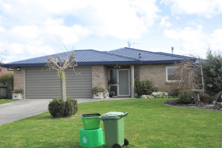 Photo of property in 24 Checketts Place, Papamoa Beach, Papamoa, 3118