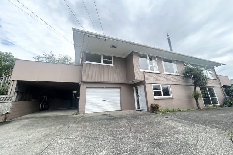 Photo of property in 1/48 Hogans Road, Glenfield, Auckland, 0629