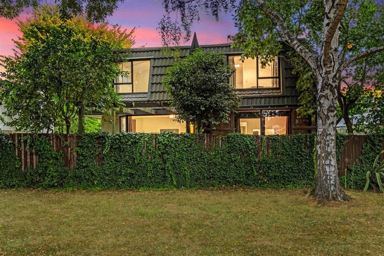 Photo of property in 1/10 Rembrandt Place, Burnside, Christchurch, 8053