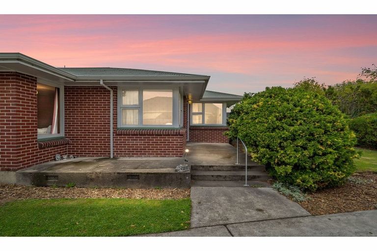Photo of property in 12 Blossomdale Place, Bishopdale, Christchurch, 8053