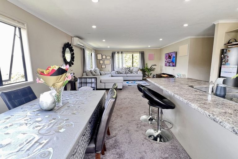 Photo of property in 25 Mcewen Crescent, Riverstone Terraces, Upper Hutt, 5018