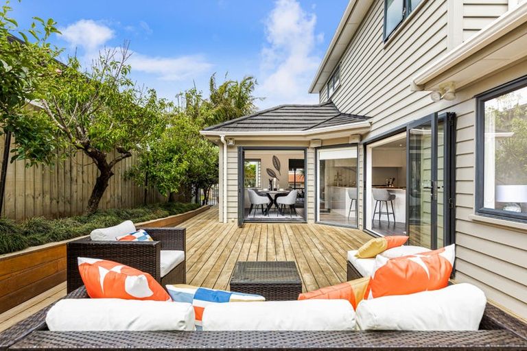 Photo of property in 7 Landmark Drive, Te Atatu Peninsula, Auckland, 0610