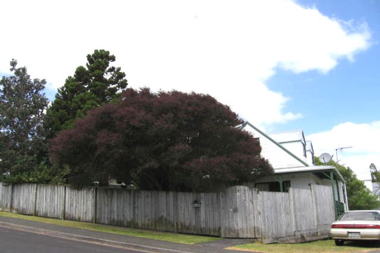 Photo of property in 2/24 Gatman Street, Birkdale, Auckland, 0626