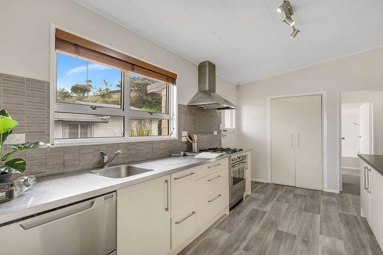 Photo of property in 1 Crown Hill, Titahi Bay, Porirua, 5022