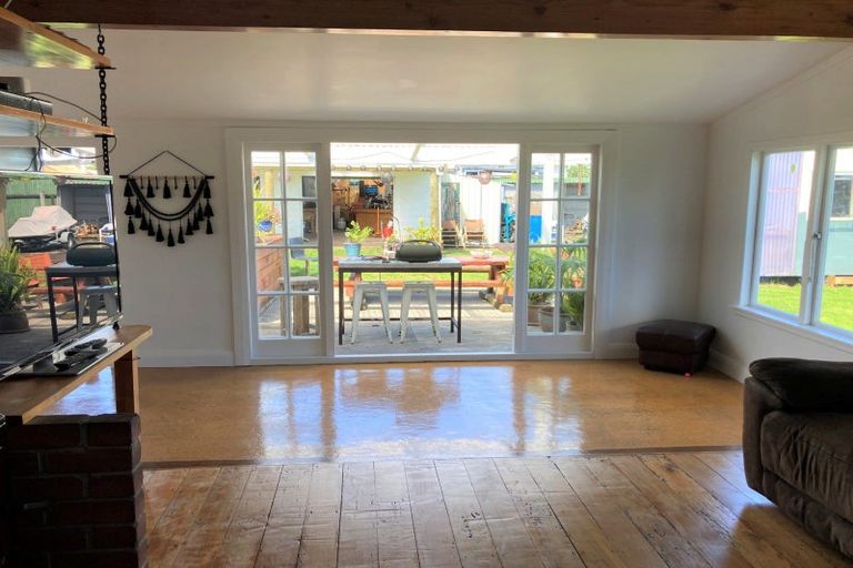 Photo of property in 13 Hutchins Street, Waitara, 4320