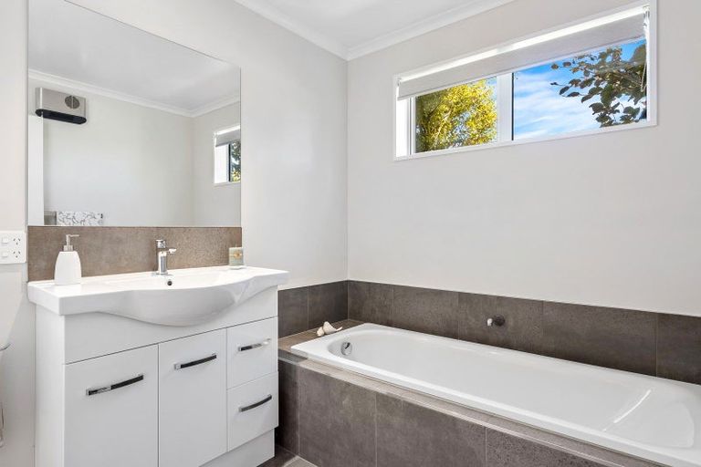 Photo of property in 21 Lewis Close, Rangiora, 7400