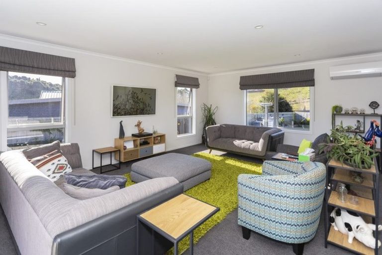 Photo of property in 32 Blue Stone Drive, Waiareka Junction, Oamaru, 9401