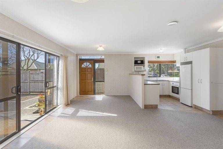 Photo of property in 10 Glenarden Way, Ranui, Auckland, 0612