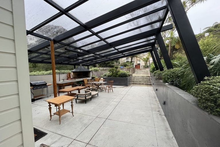 Photo of property in 32 Talavera Terrace, Kelburn, Wellington, 6012