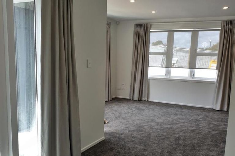 Photo of property in 19 Taupo Street, Green Bay, Auckland, 0604