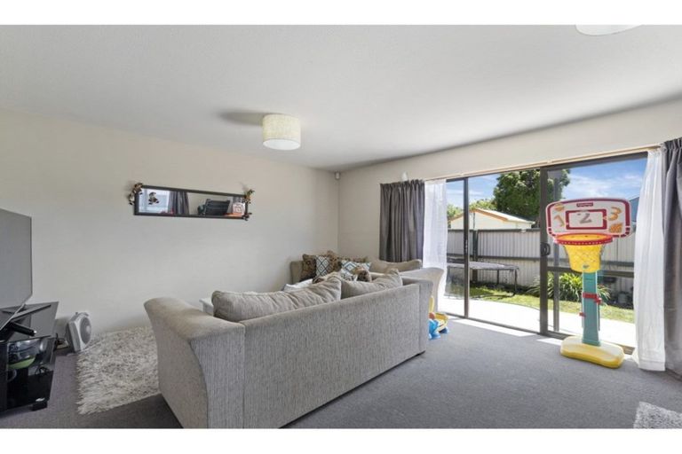Photo of property in 2/517 Hereford Street, Linwood, Christchurch, 8011