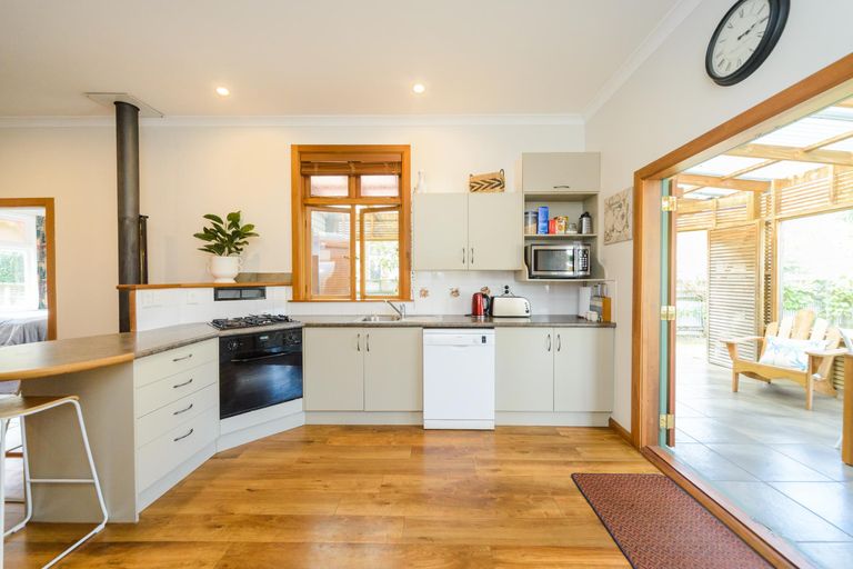 Photo of property in 10 Stanley Avenue, Palmerston North, 4414