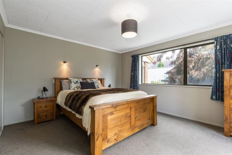 Photo of property in 144 Beacon Point Road, Wanaka, 9305