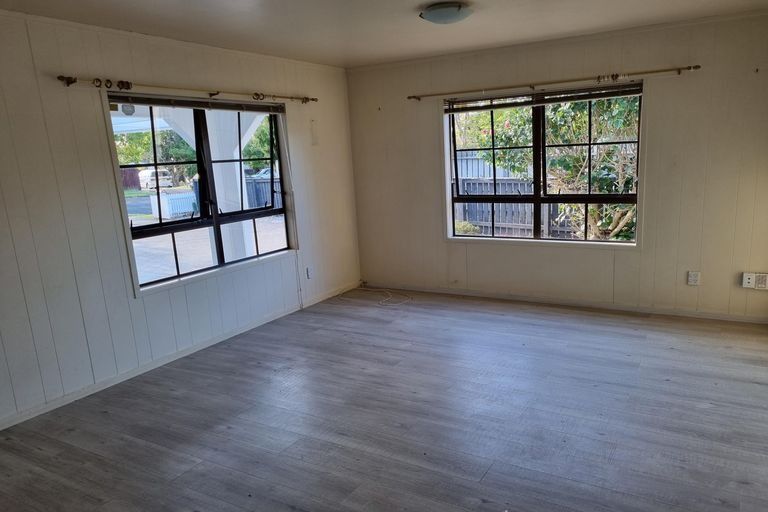 Photo of property in 98 Wattle Farm Road, Wattle Downs, Auckland, 2103