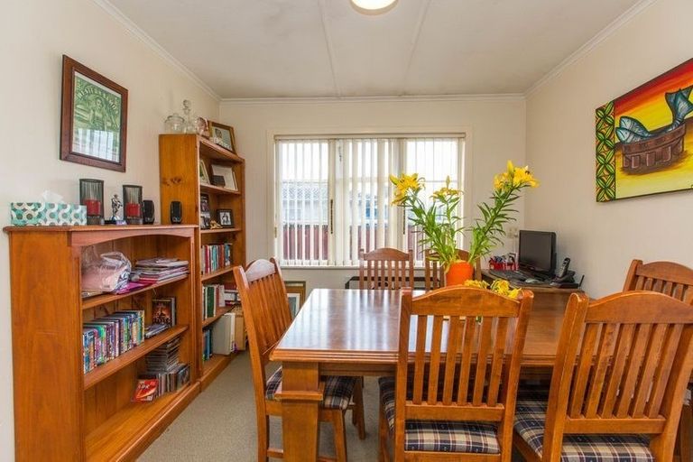 Photo of property in 18 Crawford Avenue, Mangere Bridge, Auckland, 2022