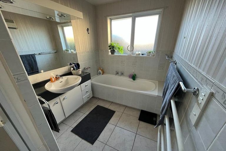 Photo of property in 1/133 Waimairi Road, Ilam, Christchurch, 8041