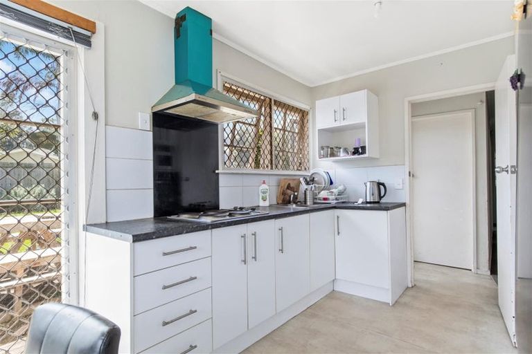 Photo of property in 28 Ewbank Place, Manurewa, Auckland, 2102