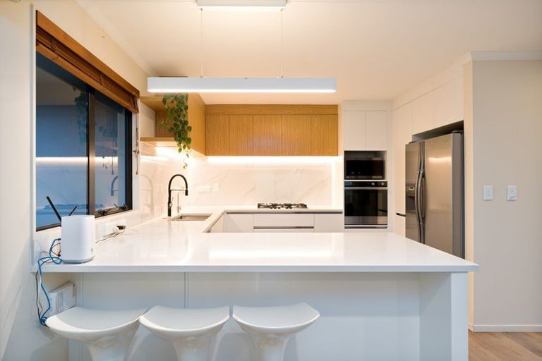 Photo of property in 35 Waimanu Bay Drive, Te Atatu Peninsula, Auckland, 0610