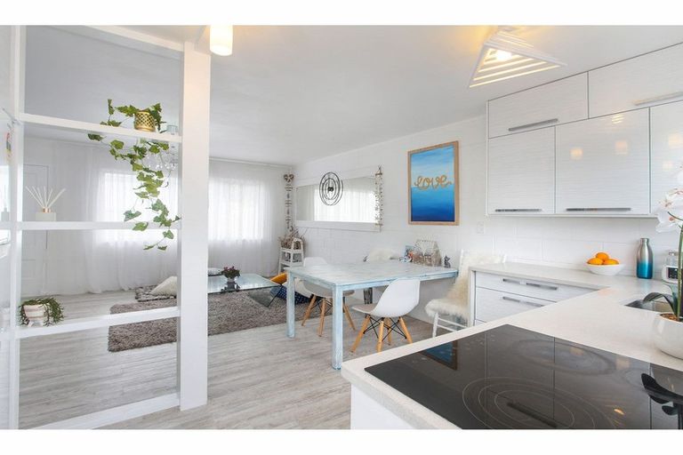 Photo of property in 1/83 Birkdale Road, Birkdale, Auckland, 0626