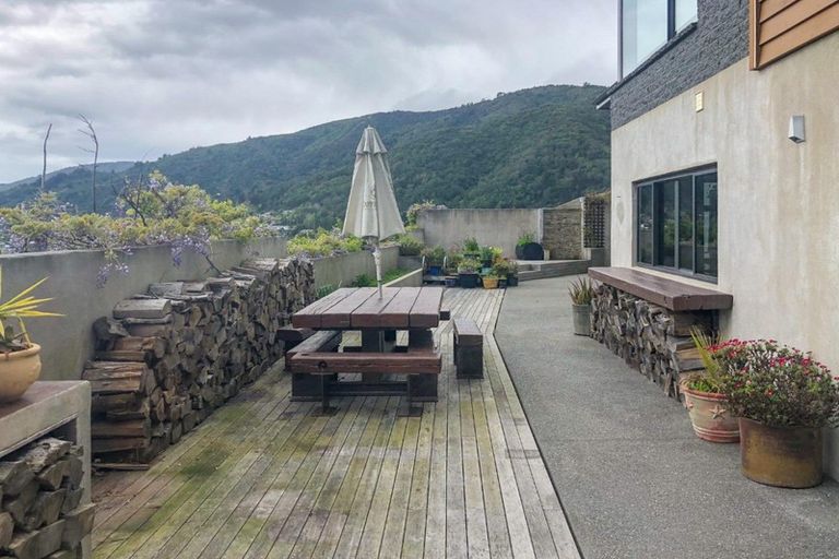 Photo of property in 18 Dorset Street, Picton, 7220