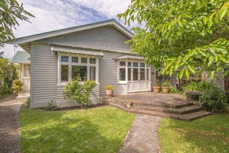 Photo of property in 96 Saint Martins Road, Saint Martins, Christchurch, 8022