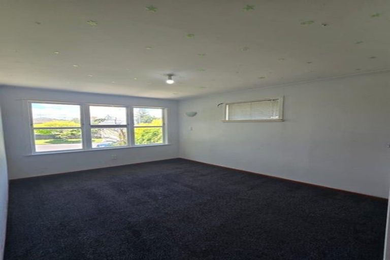 Photo of property in 155 Gossamer Drive, Pakuranga Heights, Auckland, 2010