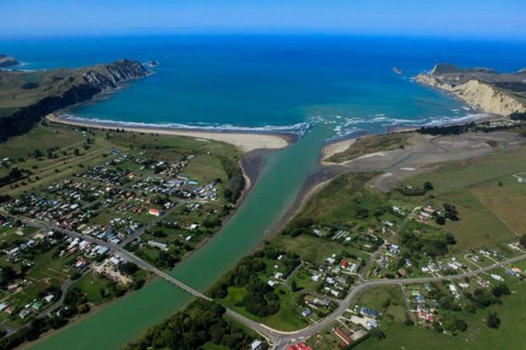 Photo of property in 68 Banks Street, Tolaga Bay, 4077