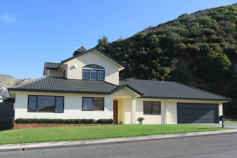Photo of property in 5 Melksham Drive, Churton Park, Wellington, 6037