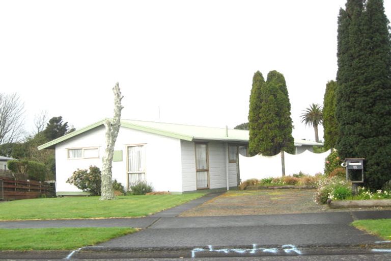 Photo of property in 11 Clifton Drive, Waitara, 4320