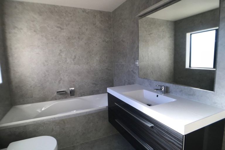 Photo of property in 79 Deep Creek Road, Waiake, Auckland, 0630